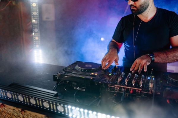 Choisissez votre DJ à Paris en fonction de l’ambiance souhaitée